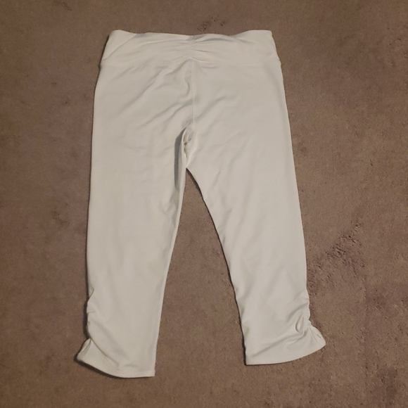 🟢2/$35🟢 Capri tights - Picture 3 of 4